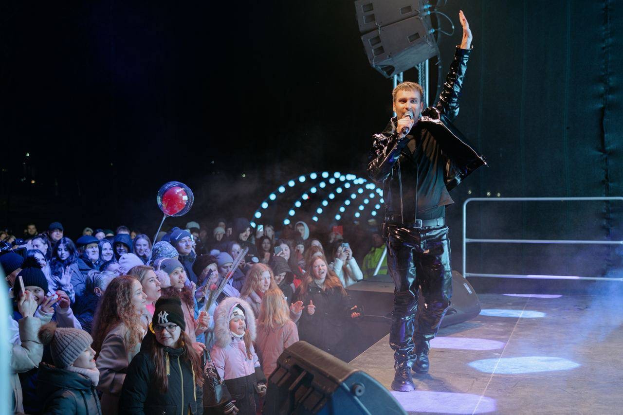 FOTO // Sărbătoare cu mare fast la Orhei. Cu ocazia zilei de 8 martie, echipa lui Ilan Șor a organizat un concert grandios
