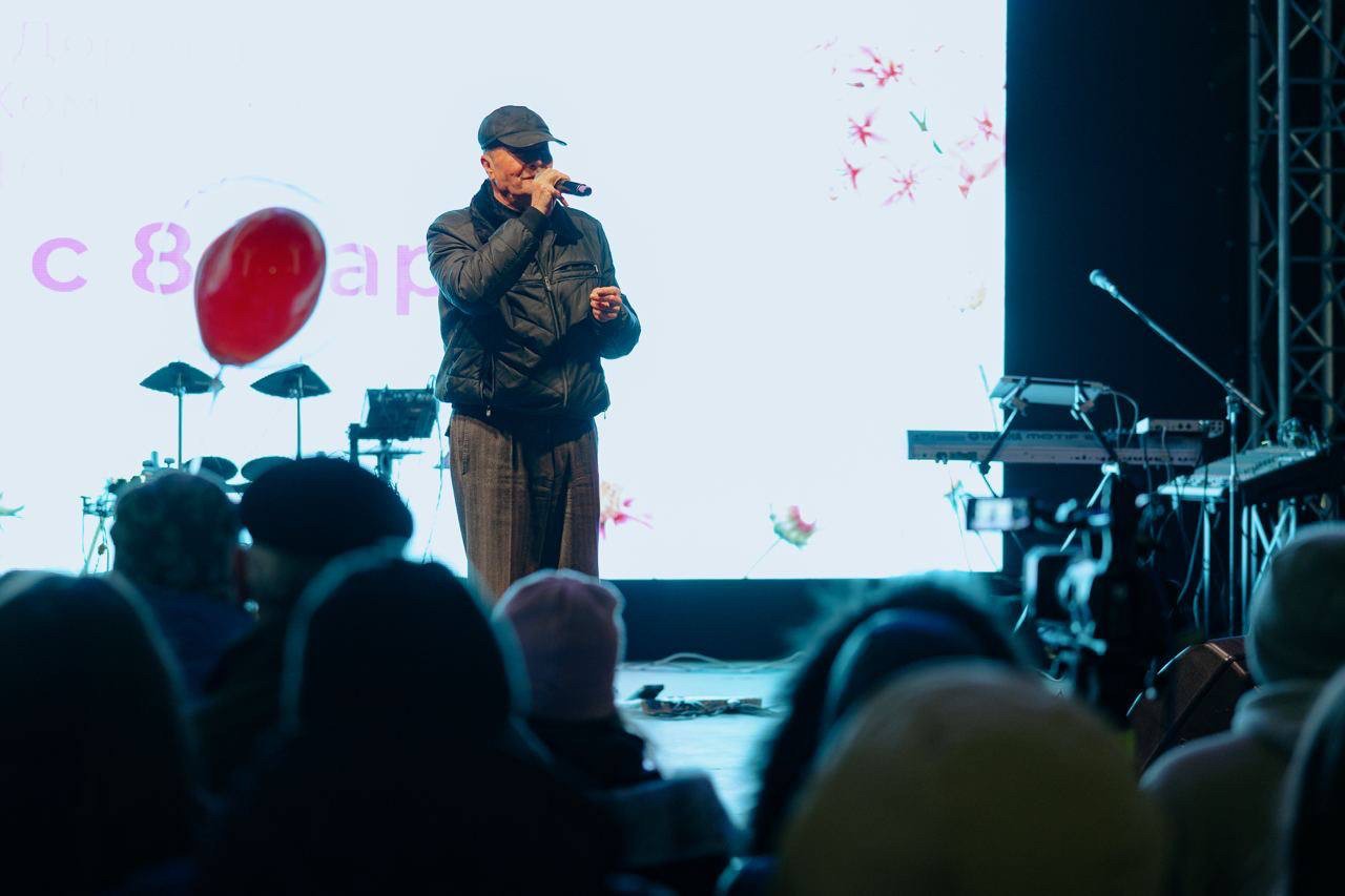 FOTO // Sărbătoare cu mare fast la Orhei. Cu ocazia zilei de 8 martie, echipa lui Ilan Șor a organizat un concert grandios