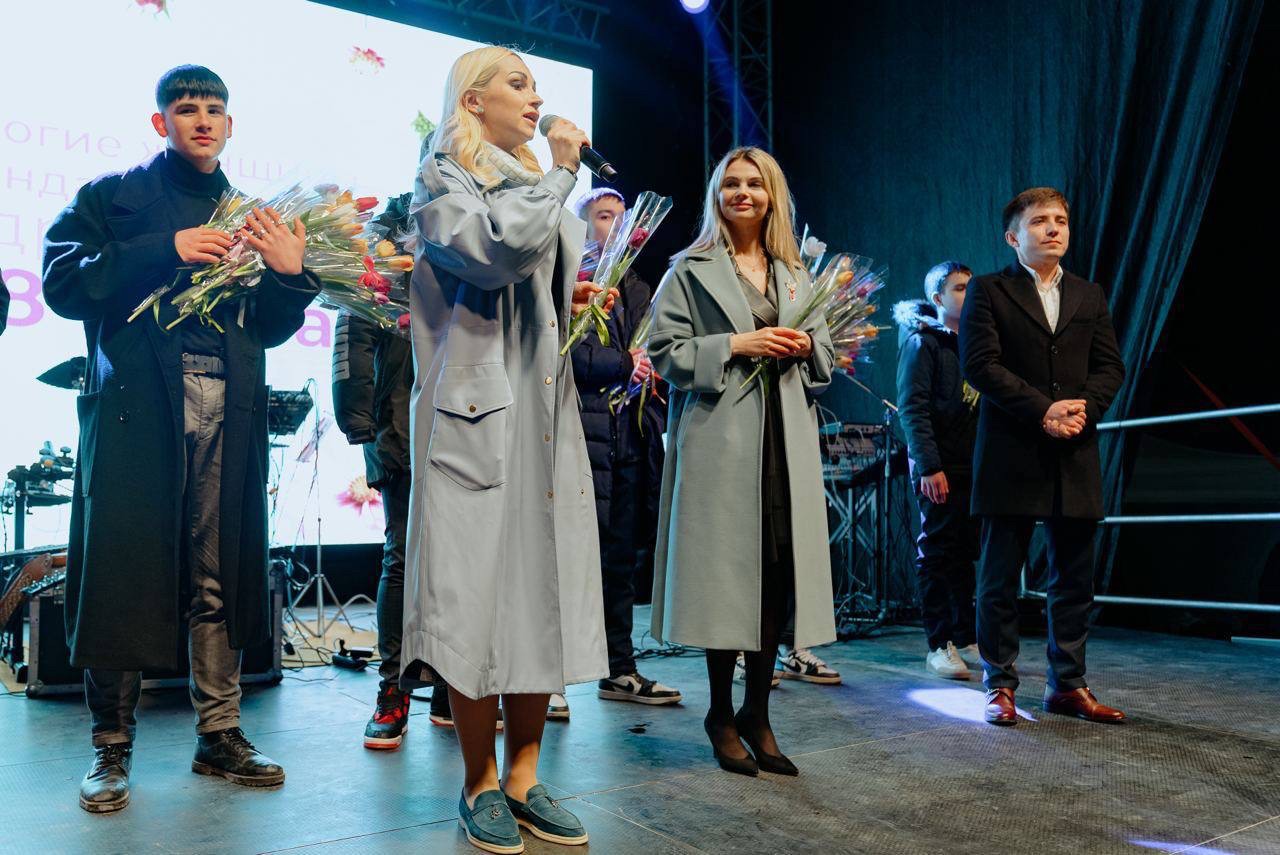 FOTO // Sărbătoare cu mare fast la Orhei. Cu ocazia zilei de 8 martie, echipa lui Ilan Șor a organizat un concert grandios