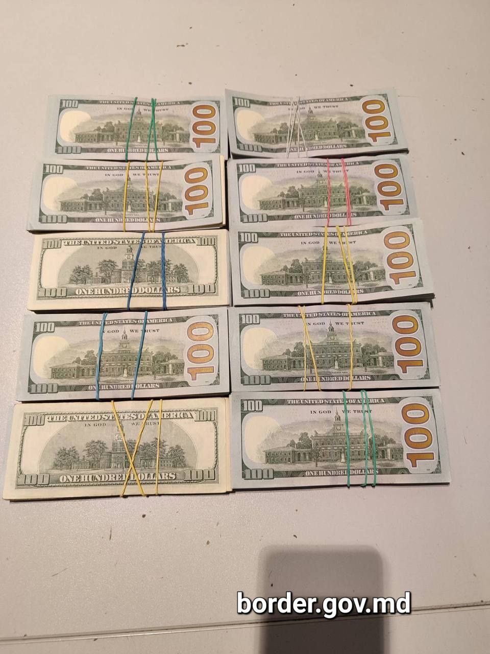 Un bărbat a încercat să iasă din țară cu aproape 100 de mii de dolari