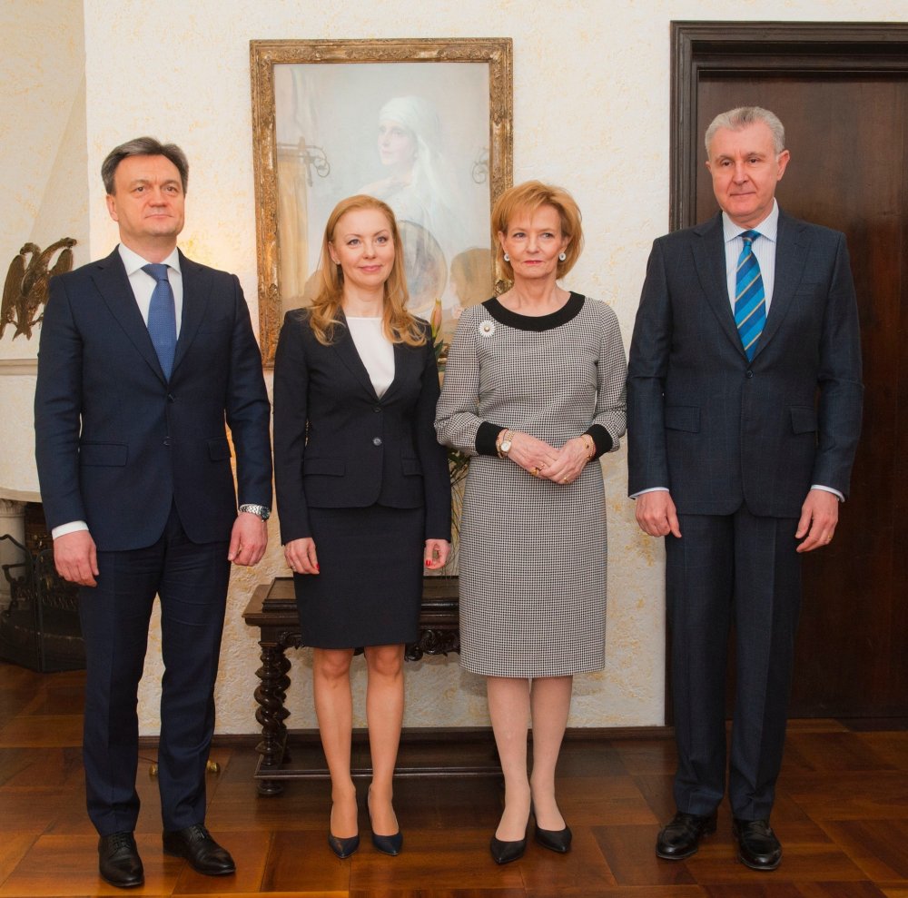 Dorin Recean și soția sa, în discuții cu Majestatea Sa Margareta și Alteța Sa Regală Principele Radu