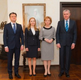 Dorin Recean și soția sa, în discuții cu Majestatea Sa Margareta și Alteța Sa Regală Principele Radu