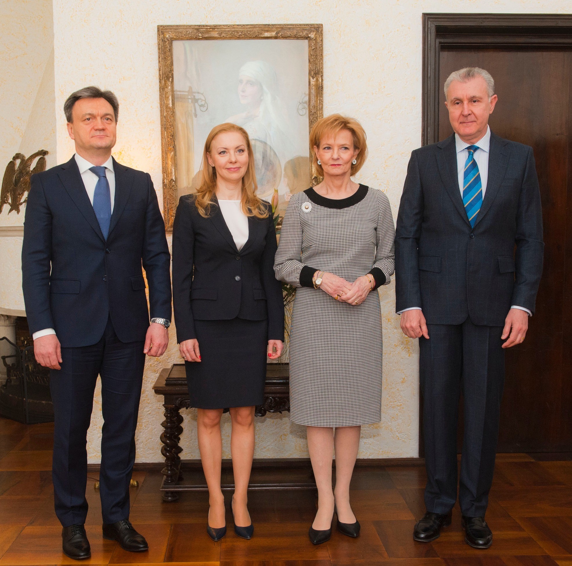 Dorin Recean și soția sa, în discuții cu Majestatea Sa Margareta și Alteța Sa Regală Principele Radu