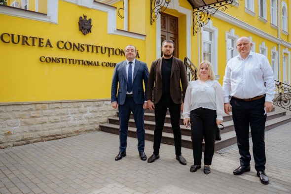 Inițiativa comună a opoziției parlamentare: Curtea Constituțională se va pronunța cu privire la legalitatea suspendării licențelor instituțiilor media independente
