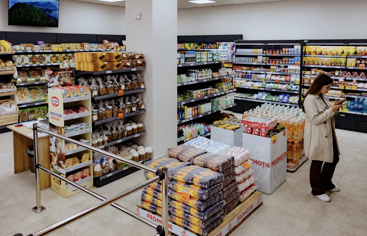 FOTO // Dintr-o simplă alimentară, într-un supermarket modern. Magazinul „Merișor” din Orhei s-a renovat