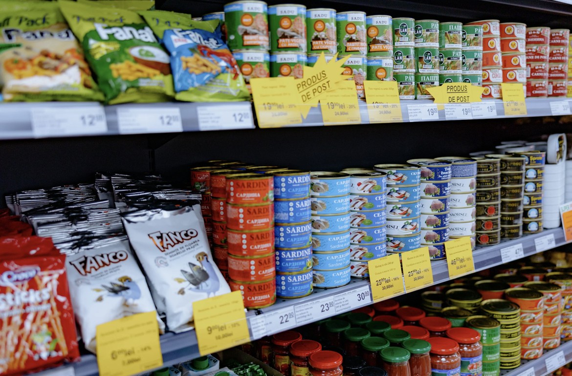 FOTO // Dintr-o simplă alimentară, într-un supermarket modern. Magazinul „Merișor” din Orhei s-a renovat