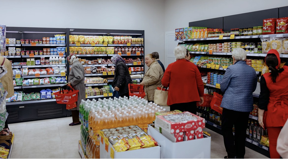 FOTO // Dintr-o simplă alimentară, într-un supermarket modern. Magazinul „Merișor” din Orhei s-a renovat
