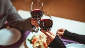 Un pahar de vin pe zi este prea mult. Ce spun medicii