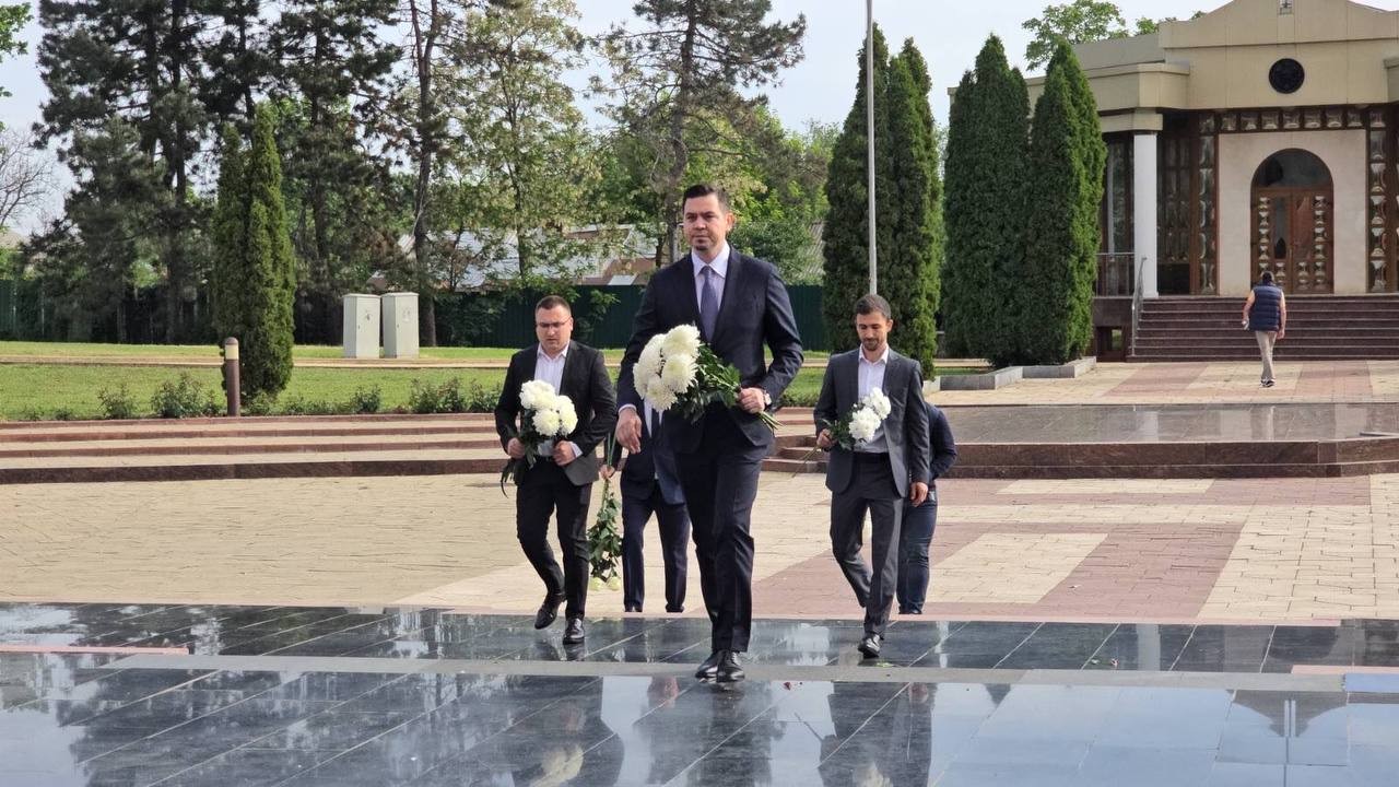 FOTO // Tudor Ulianovschi, omagiu adus eroilor căzuți pentru independența și integritatea teritorială a R. Moldova