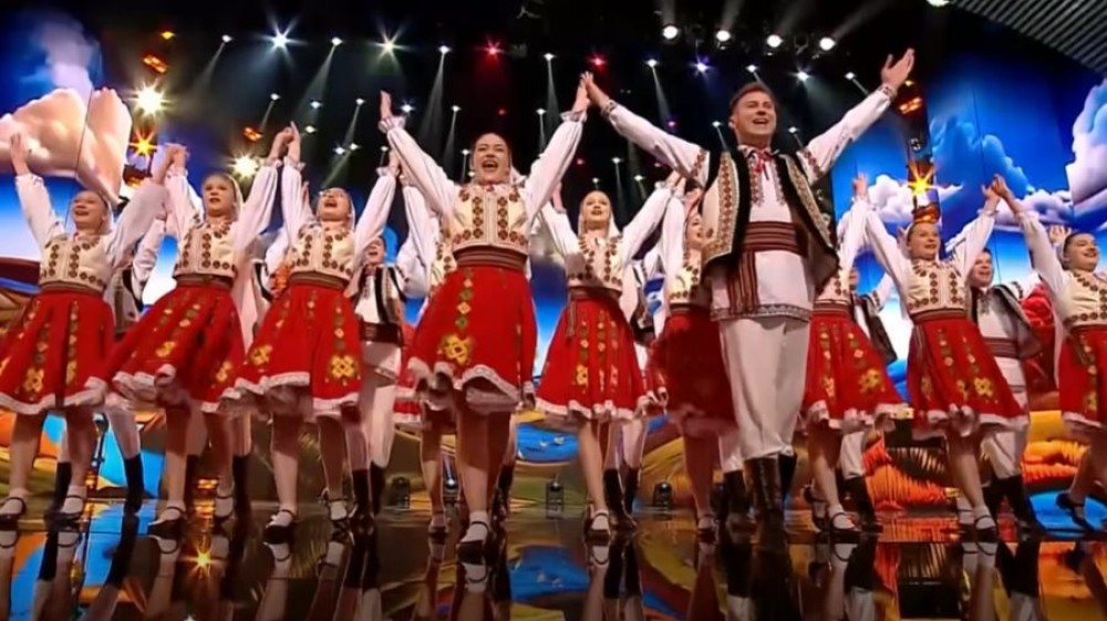 “Hecenii“ au luat “Golden Buzz“ - Ansamblul din Republica Moldova a ajuns în Finala de la “Românii au Talent“