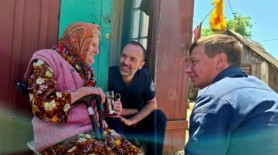 O femeie de 98 de ani din Ucraina a mers aproape 10 kilometri pe jos ca să iasă de sub ocupația rusă