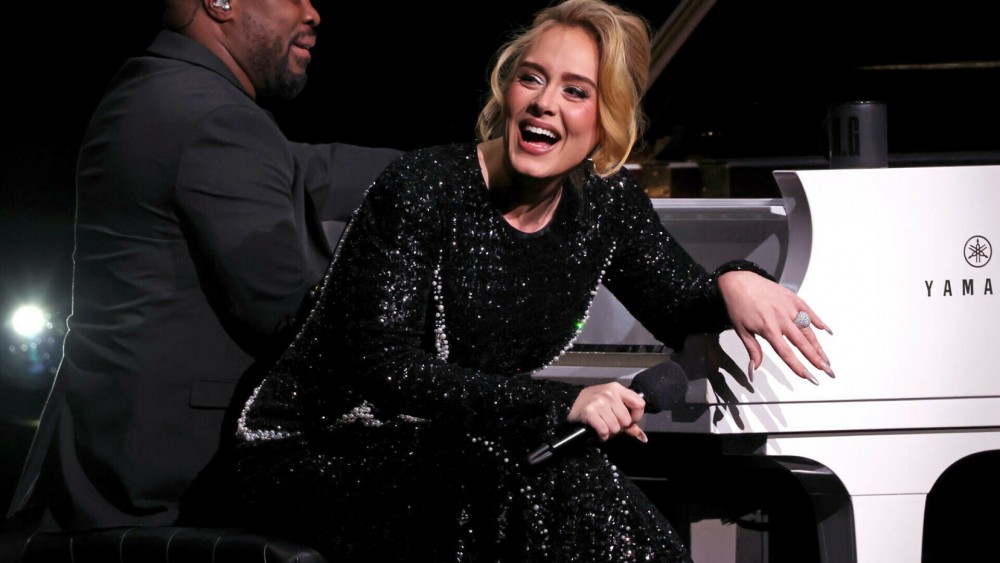 Adele s-a oprit din cântat ca să-și înjure fanii: ”Ești idiot?”. Motivul