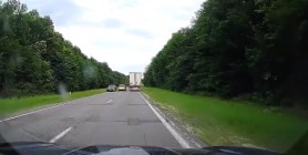 La un pas de tragedie. Impactul frontal a două automobile a fost evitat în ultimul moment