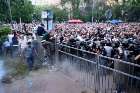 Proteste masive în Armenia. Zeci de persoane au fost reținute