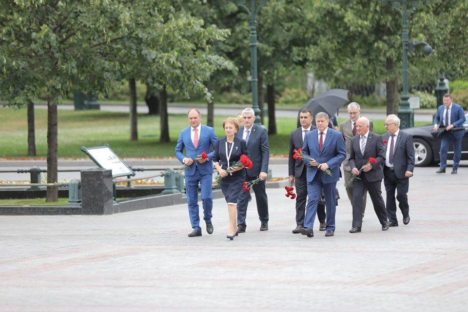 Scandalul „JOC”. Renato Usatîi amintește cum Oazu Nantoi a depus flori lângă zidul Kremlinului și s-a întâlnit cu Veaceslav Volodin