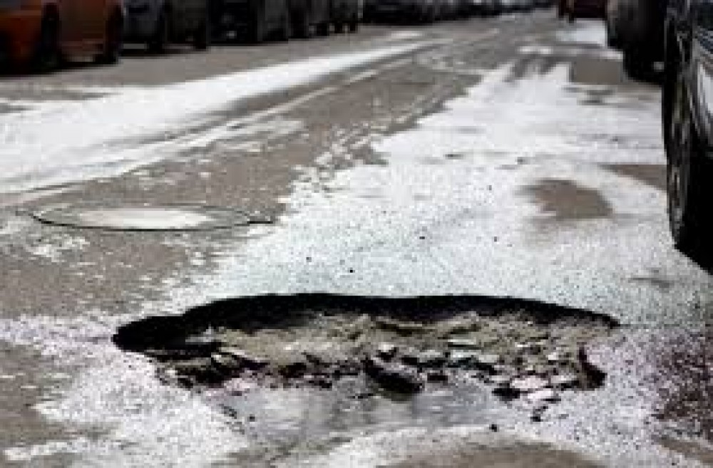 Scandal la Bălți: Consilierii municipali socialiști, PAS și din echipa lui Grigorișin blochează reparația străzilor