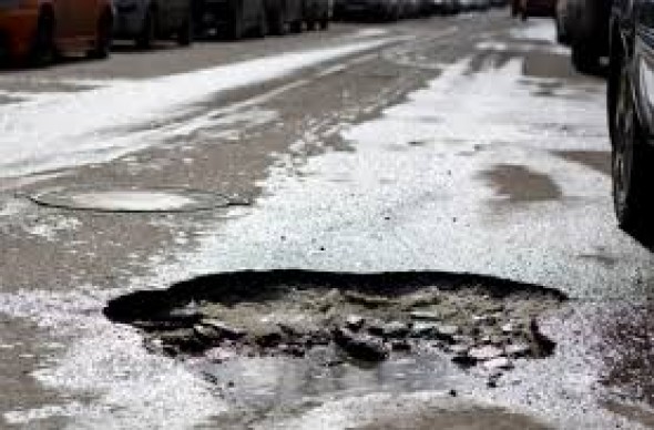 Scandal la Bălți: Consilierii municipali socialiști, PAS și din echipa lui Grigorișin blochează reparația străzilor