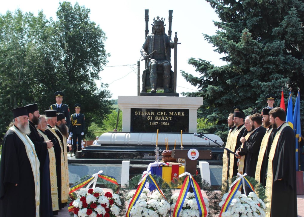 FOTO // La Căușeni a fost inaugurat monumentul lui Ștefan cel Mare și Sfânt. Andrei Batereanu: „Respect și înalte aprecieri tuturor celor care au muncit”