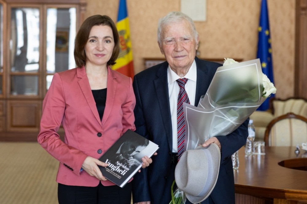 Mai Sandu a declarat ziua de 24 iunie - zi de doliu național, în legătură cu funeraliile scriitorului Spiridon Vangheli