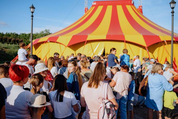 FOTO // Magie și emoții la OrheiLand: Circul Italian Bonaccini a deschis sezonul estival cu prima reprezentație