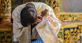 Șocant // Un preot ar fi violat o adolescentă de 15 ani, chiar în casa parohială