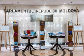30 de ani de la adoptarea Constituției Republicii Moldova. Parlamentul găzduiește o expoziție