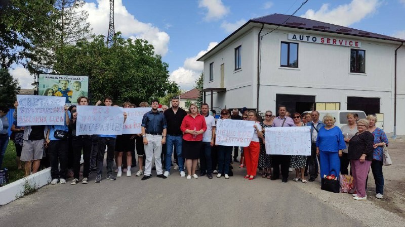 Activiștii și susținătorii blocului „Victorie” au organizat acțiuni de protest împotriva tarifelor ridicate la energie electrică