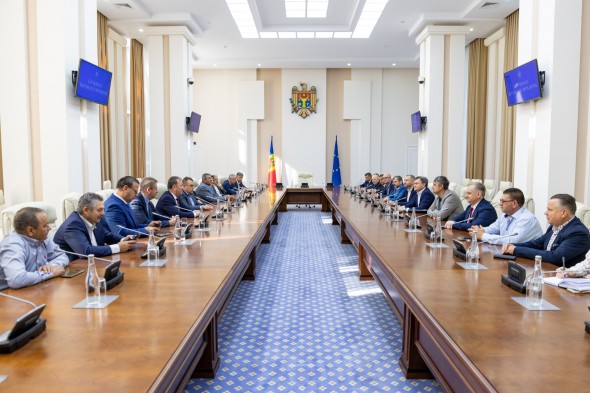 Dorin Recean a discutat cu un grup de primari din România