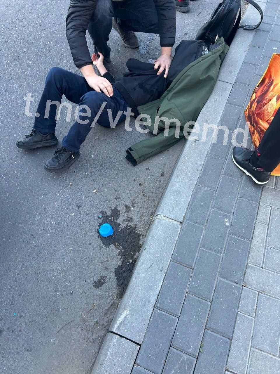 FOTO // Accident în Capitală. Un copil a fost lovit de un autobuz