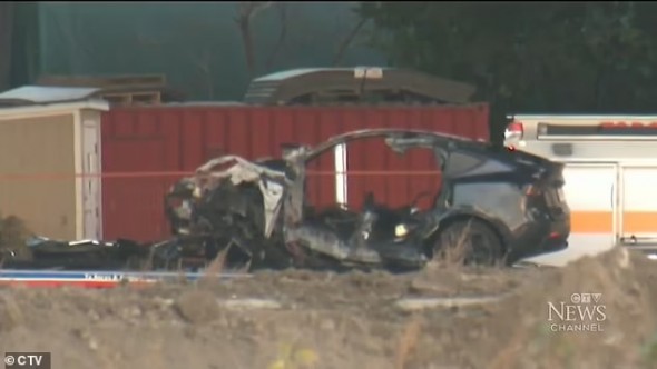 Patru prieteni au murit arși de vii după ce ușile unei Tesla s-au blocat