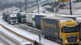 Șofer moldovean de TIR, găsit mort lângă un camion în Franța