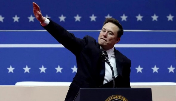 „Este o persoană dezgustătoare”. Musk cere concedierea jurnalistei care a expus tweet-urile rasiste ale unui angajat DOGE
