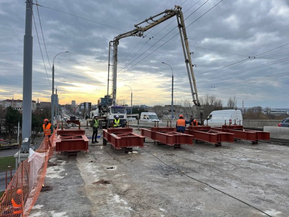 Costuri în creștere și întârzieri majore la reabilitarea podului de pe strada Mihai Viteazul