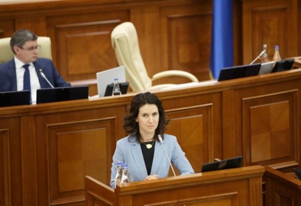 Reacția Olesei Stamate la solicitarea lui Igor Grosu de a depune mandatul de deputat
