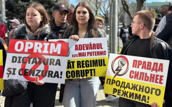Susținătorii Evgheniei Guțul au ieșit în stradă: Acuzații de presiuni politice la Judecătoria Buiucani