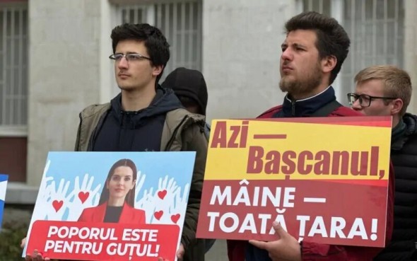 FOTO // Cazul Bașcanului Găgăuziei, Evghenia Guțul: Eliberată de după gratii, plasată în arest la domiciliu. Proteste și acuzații asupra guvernării