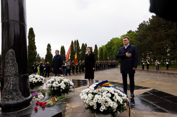 Pe 9 mai, conducerea țării va depune flori în memoria eroilor căzuți: „Să prețuim pacea pentru care s-au jertfit”
