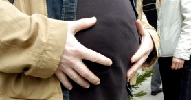 Groază la Ialoveni: O tânără însărcinată în luna a șasea și iubitul ei, bătuți cu brutalitate de trei indivizi băuți