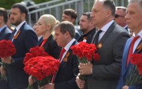 FOTO // Blocul „Victorie” a adus „Flacăra Veșnică” la Chișinău, marcând 80 de ani de la sfârșitul războiului
