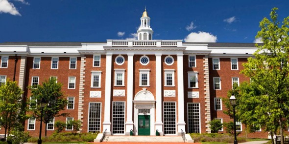 Trump interzice universității Harvard să mai aibă studenți străini. Sunt afectați și actualii studenți
