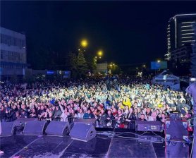 Ploaia nu i-a oprit: Bălțenii au sărbătorit Hramul orașului cu muzică, artificii și felicitări de la Petkov și Usatîi