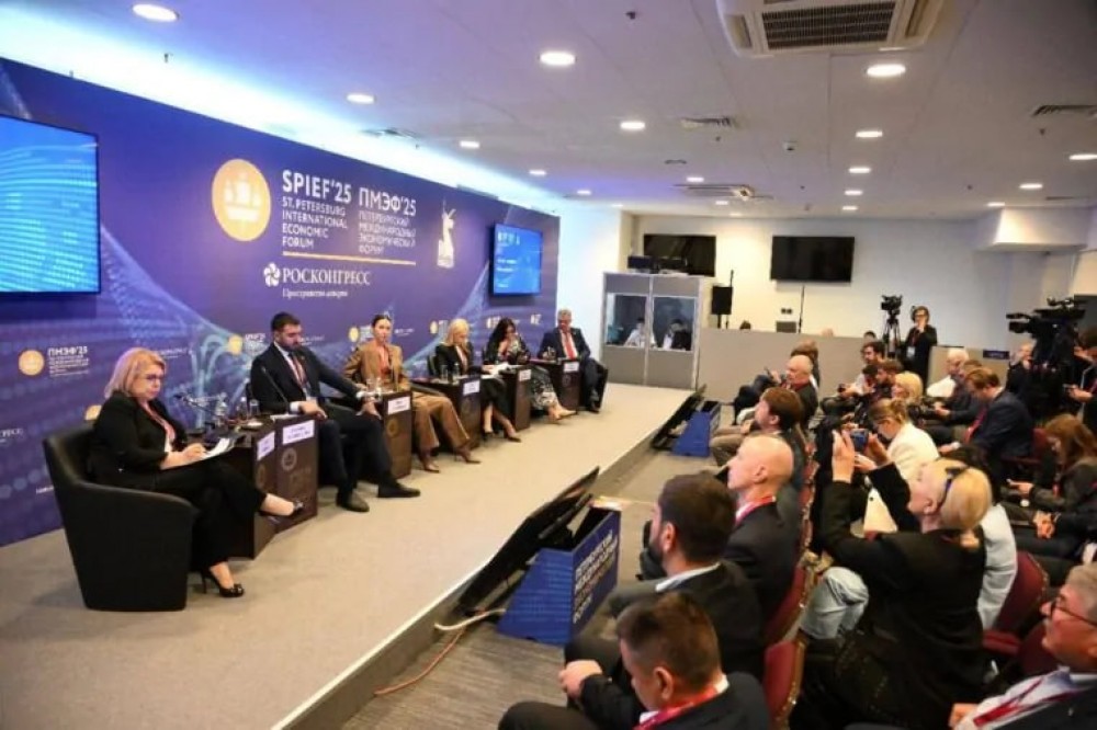 FOTO // Reprezentanți ai Blocului „Victorie” discută la Sankt Petersburg despre perspectivele cooperării cu Rusia