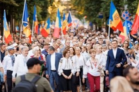 FOTO // 35 de ani de la Declarația de Suveranitate, marcați printr-un marș istoric la Chișinău
