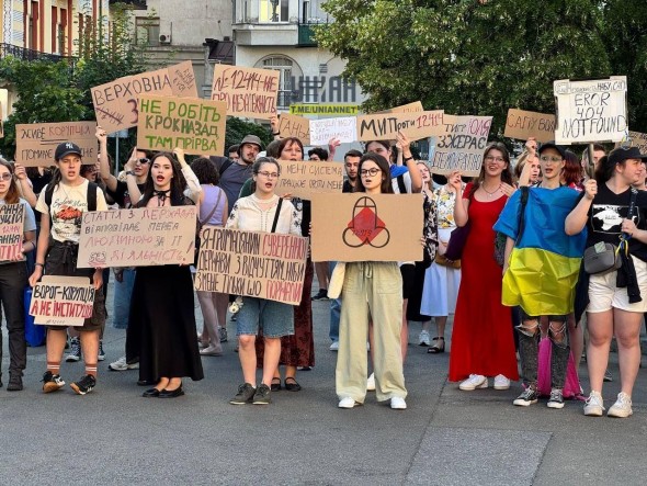 A doua zi de proteste în Ucraina. Criticat de Occident, Zelenski promite o nouă lege anticorupție