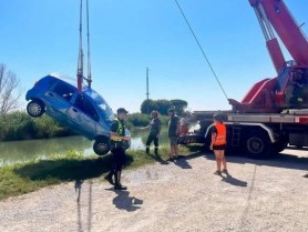 Mamă moldoveancă, în stare de șoc în Italia: fiul ei de 6 ani prins în mașina căzută într-un râu
