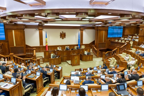 În noul Parlament al Republicii Moldova vor intra 37 de femei - o cifră mai mică decât în legislativul anterior