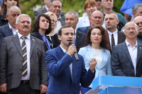 Independenți pe hârtie, sprijin pentru PAS în Parlament: mesajul lui Dinu Plîngău
