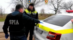 Corupție în uniformă: Doi polițiști au fost reținuți
