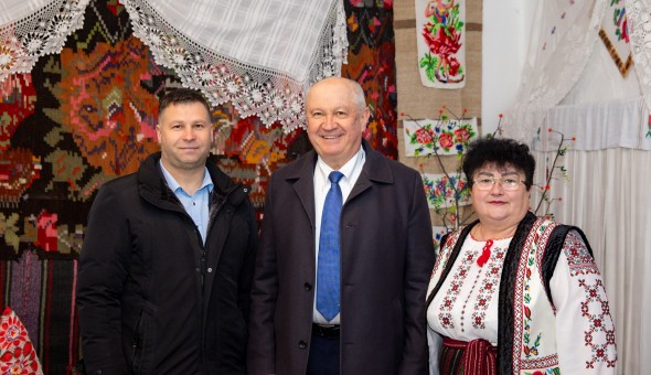 Alexandru Munteanu, în comuna cunoscută pentru promovarea artei olăritului: „Guvernul va continua să investească în dezvoltarea culturii”