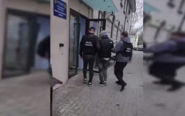 Rețea de trafic de droguri, destructurată la Chișinău: doi tineri, unul din Ucraina și altul din Criuleni, arestați